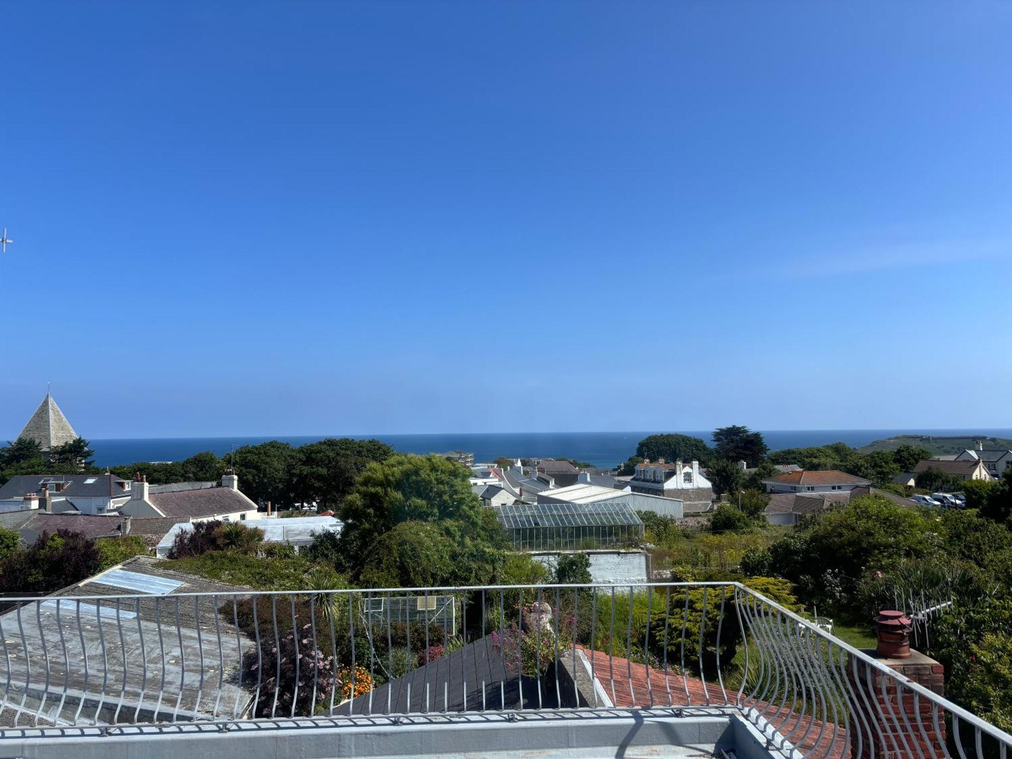 Bonjour Guest House Braye Eksteriør bilde